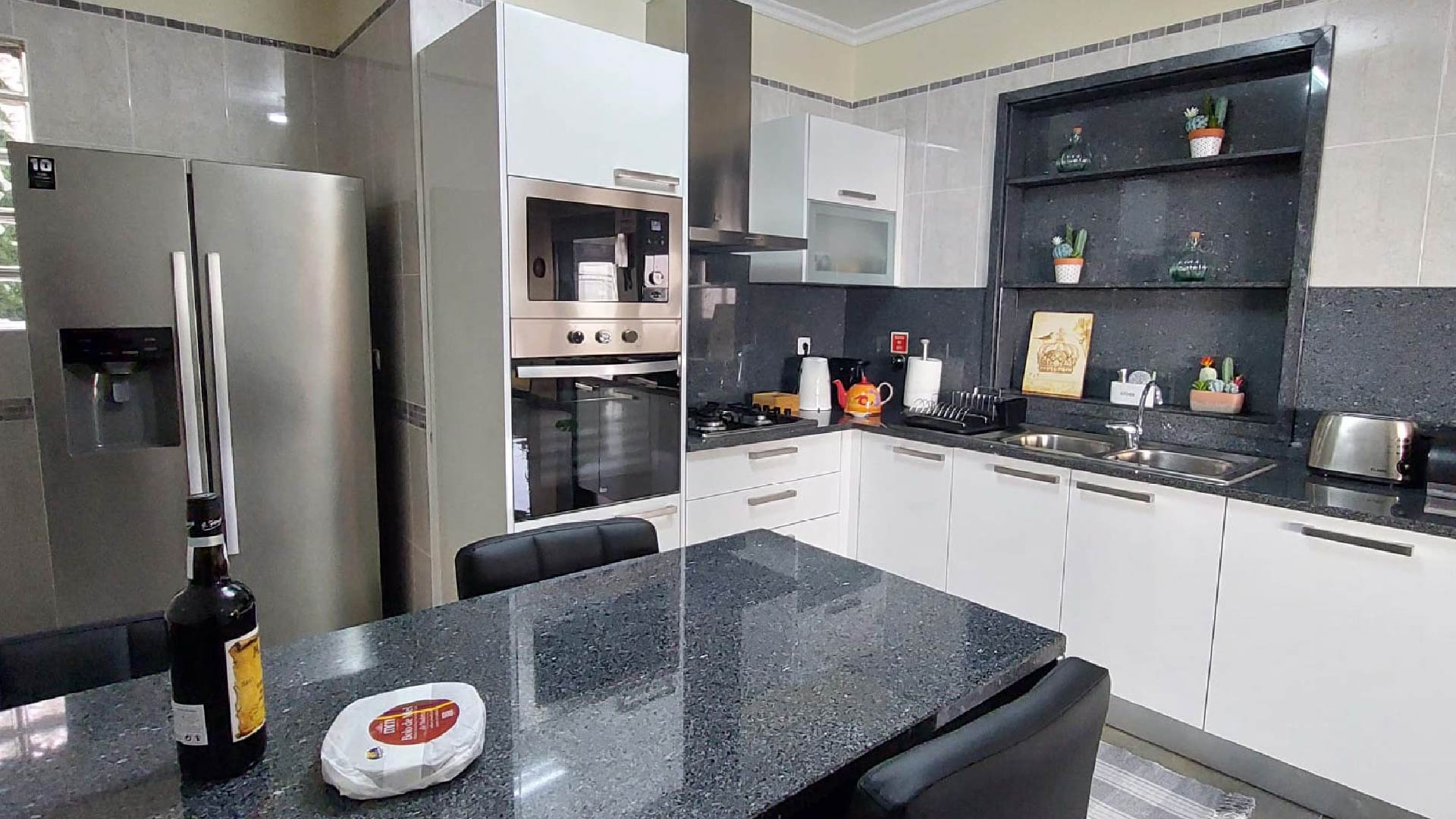 Big kitchen with everything, al hotel madeira